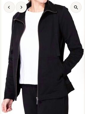 NWT Escape By Habitat Terry Chill Jacket in Black, Size Small.